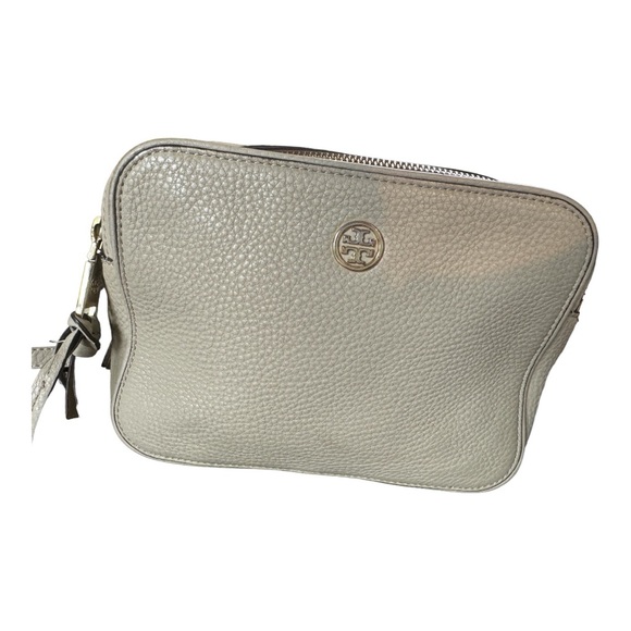 Tory Burch
Tory Burch Beige Leather Double Zip Robinson Crossbody Bag. - Picture 4 of 14